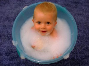 Make your own natural baby shampoo and baby body wash. Avoid dangerous ingredients on your babies skin. The best baby shampoo with natural and organic ingredients. @naturalsoapmom.com #babybath #shampoo #babyshampoo #diybabyshampoo #babybathproducts #babyskincareproducts #babybathingskincare #naturalbaby #healthybaby