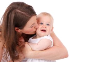 Make your own natural baby shampoo and baby body wash. Avoid dangerous ingredients on your babies skin. The best baby shampoo with natural and organic ingredients. @naturalsoapmom.com #babybath #shampoo #babyshampoo #diybabyshampoo #babybathproducts #babyskincareproducts #babybathingskincare #naturalbaby #healthybaby