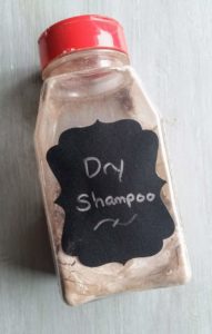 This is the best DIY dry shampoo recipe! Dry shampoo products like batiste contain toxic ingredients. Homemade dry shampoo is a great alternative - customizable for dark hair and for blondes. Learn tips how to use dry shampoo. Before and after photos show how well DIY dry shampoo works. @naturalsoapmom.com #dryshampoo #batiste #dryshampooready #batistedryshampoo #postworkouthacks #momhacks #momlife #momhacksforthewin #momtips #noshowernoproblem #camping #campinghacks