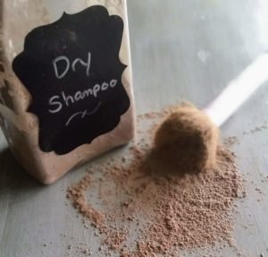 This is the best DIY dry shampoo recipe! Dry shampoo products like batiste contain toxic ingredients. Homemade dry shampoo is a great alternative - customizable for dark hair and for blondes. Learn tips how to use dry shampoo. Before and after photos show how well DIY dry shampoo works. @naturalsoapmom.com #dryshampoo #batiste #dryshampooready #batistedryshampoo #postworkouthacks #momhacks #momlife #momhacksforthewin #momtips #noshowernoproblem #camping #campinghacks